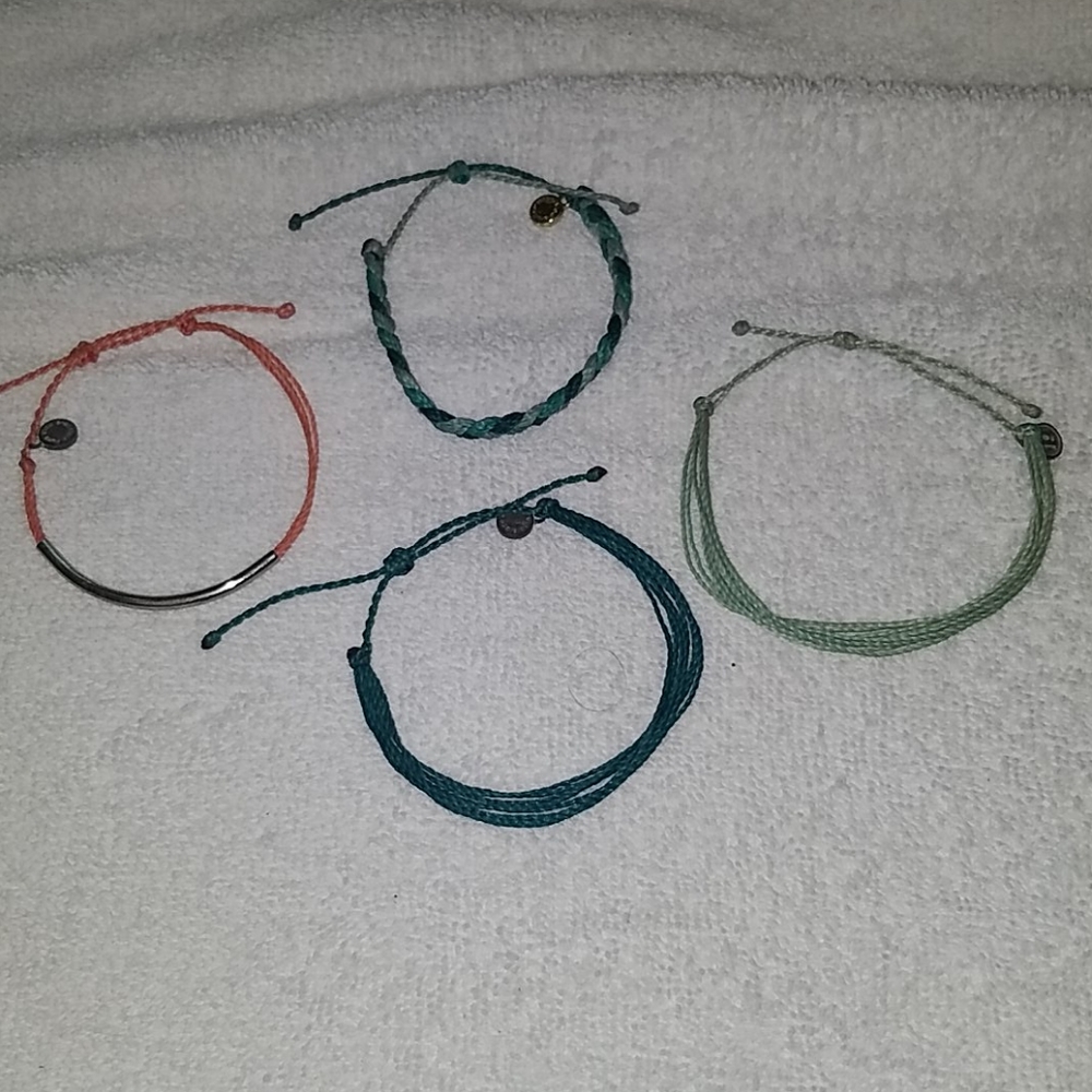 👀 Set of 4 Pura Vida bracelets